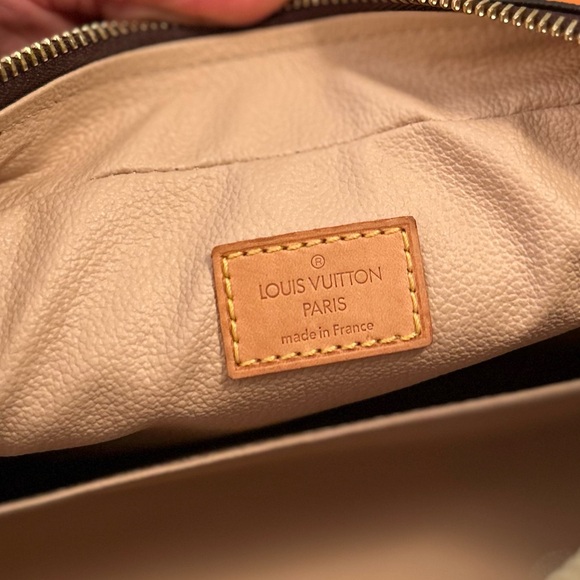 Authentic Clean Louis Vuitton Monogram Trousseau 🥰 - Picture 10 of 14